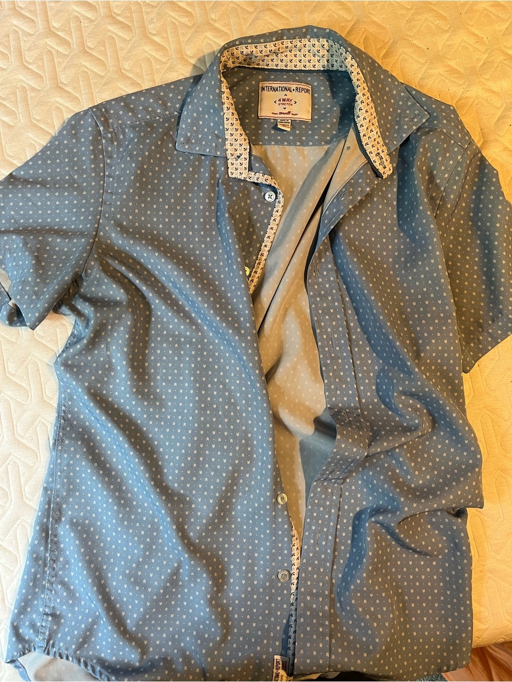 Men’s Blue Short-Sleeve Button-Up Shirt